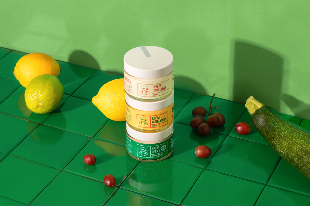 Jaki krem do twarzy sprawdzi się zimą? Poradnik naturalnej pielęgnacji