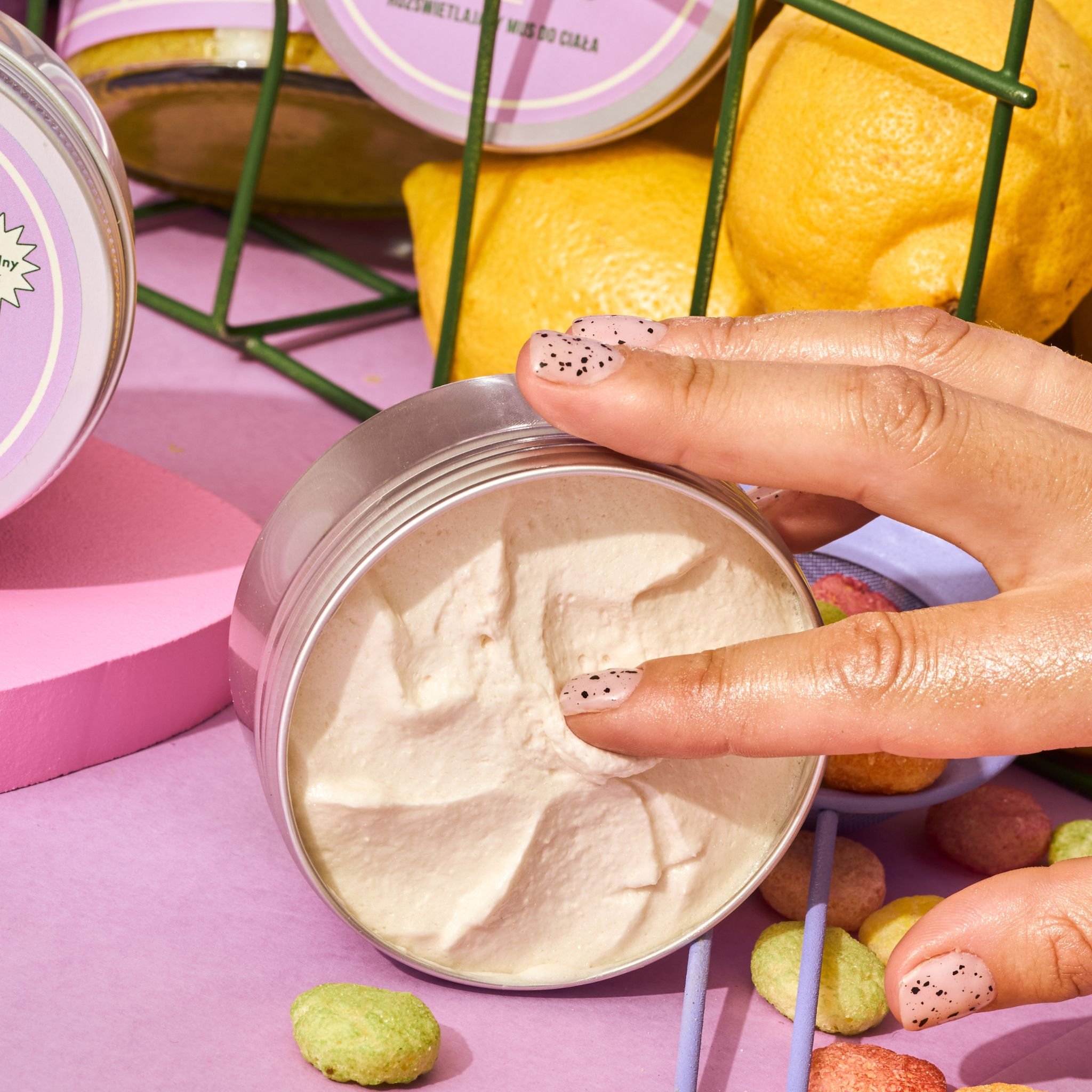 Rozświetlający mus do twarzy Cytryna i Jałowiec