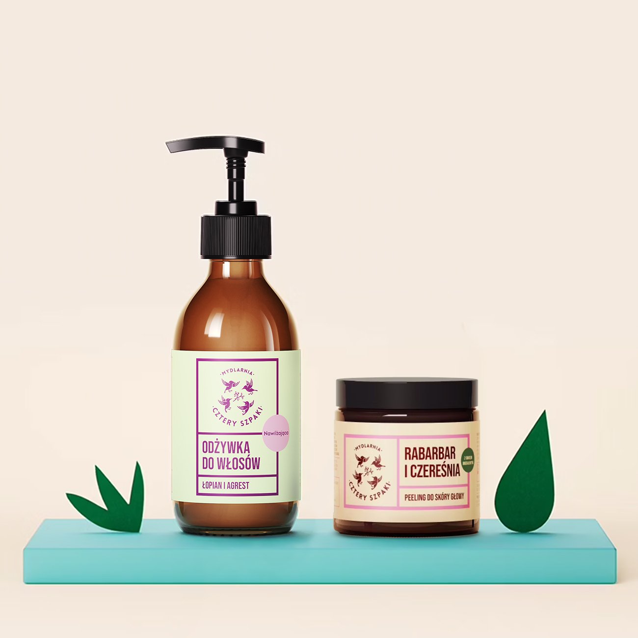 Odżywka do włosów Łopian i Agrest w szklanej butelce i peeling do skóry głowy Rabarbar i Czereśnia w szklanym słoiku marki 4 Szpaki