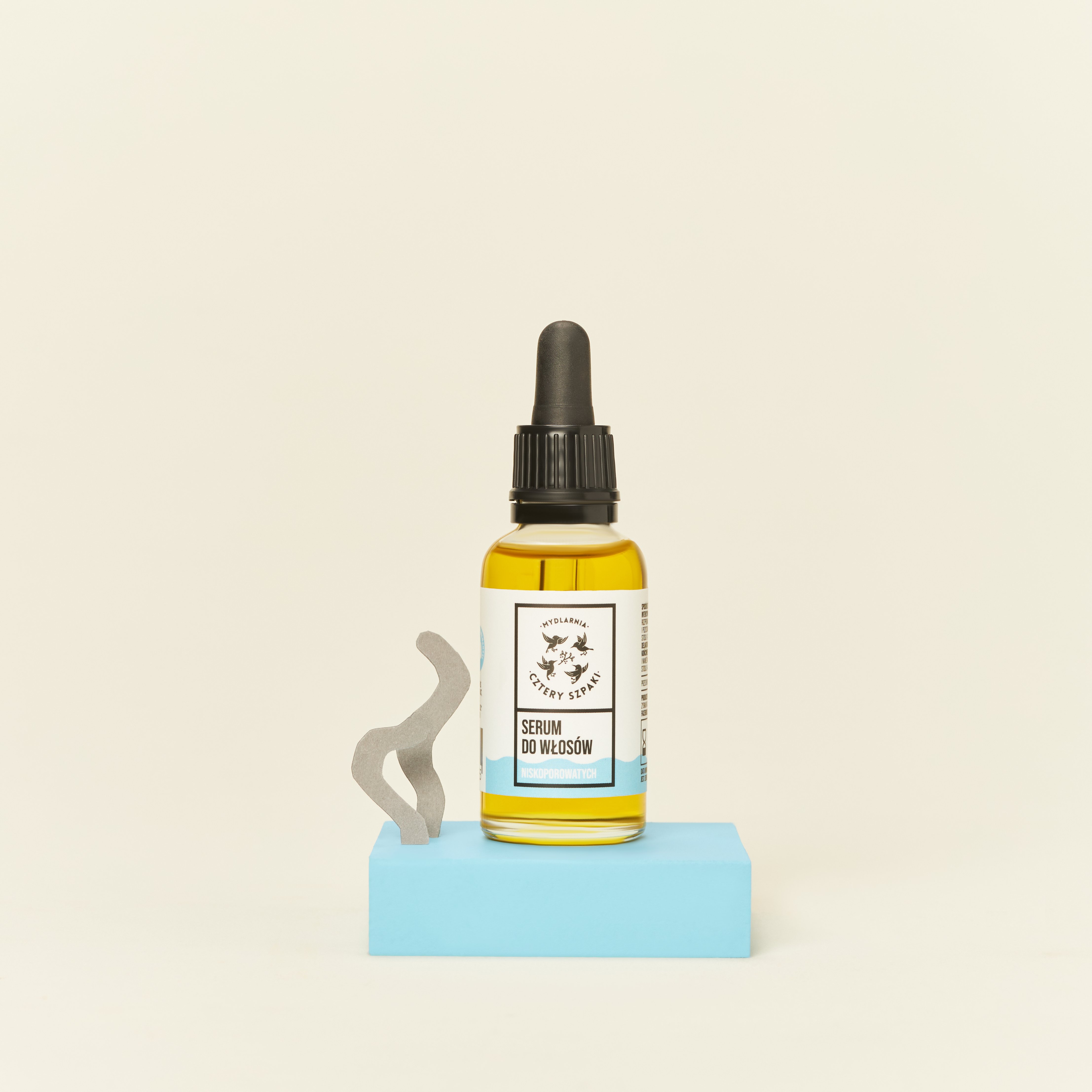Serum do włosów niskoporowatych w szklanej butelce z pipetą