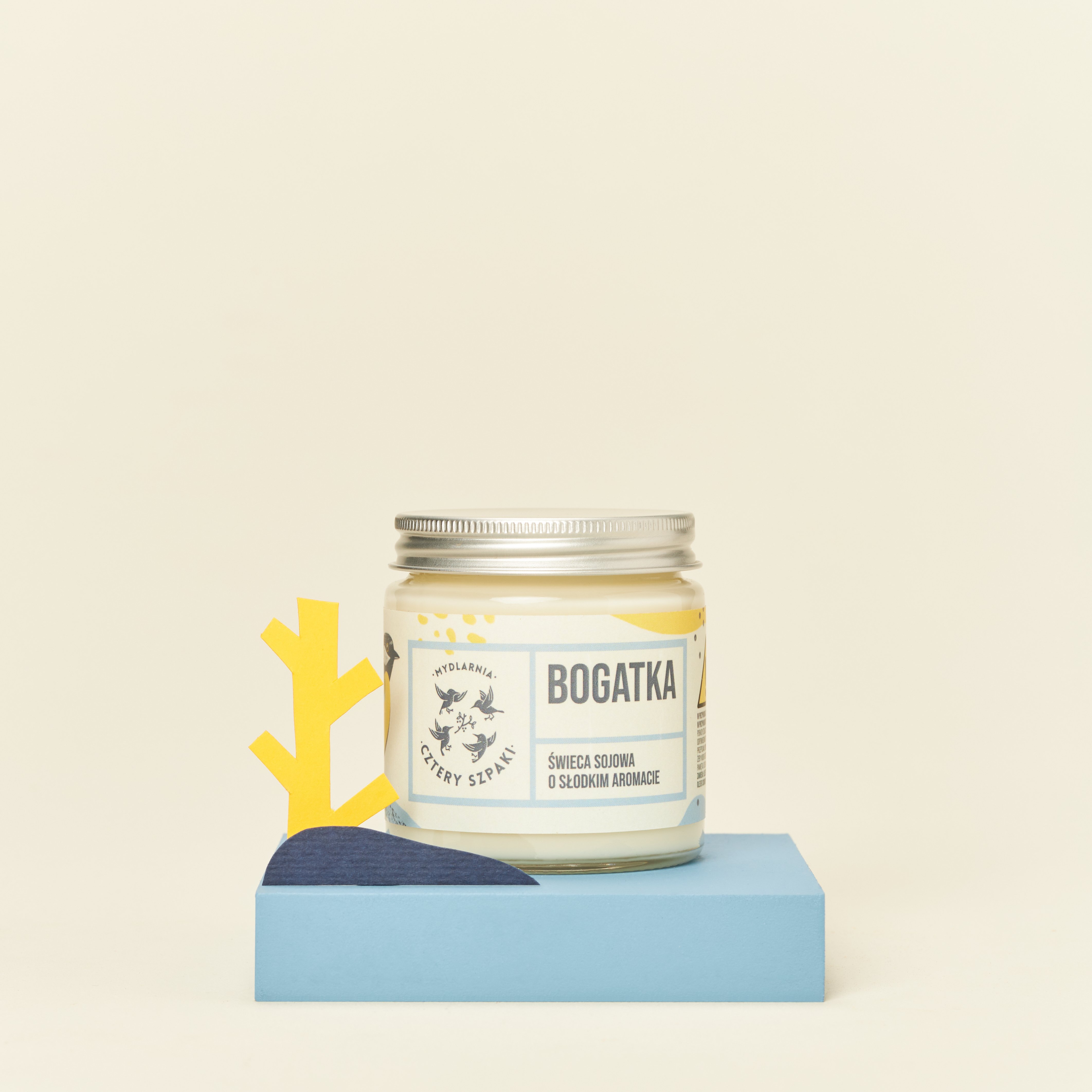 Świeca sojowa BOGATKA o słodkim aromacie w szklanym słoiku z aluminiową zakrętką