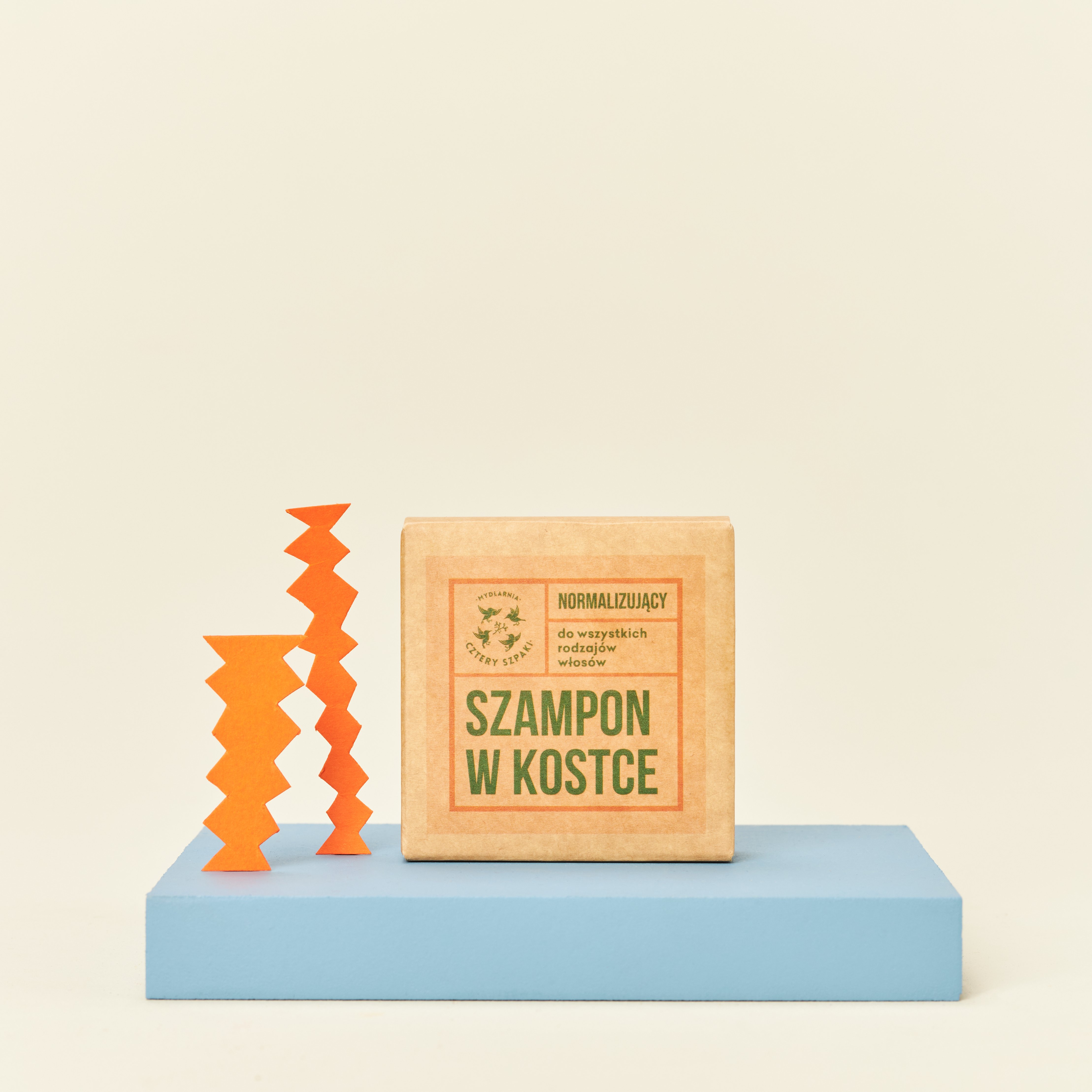 Szampon normalizujący w kostce do wszystkich rodzajów włosów w kartonowym opakowaniu