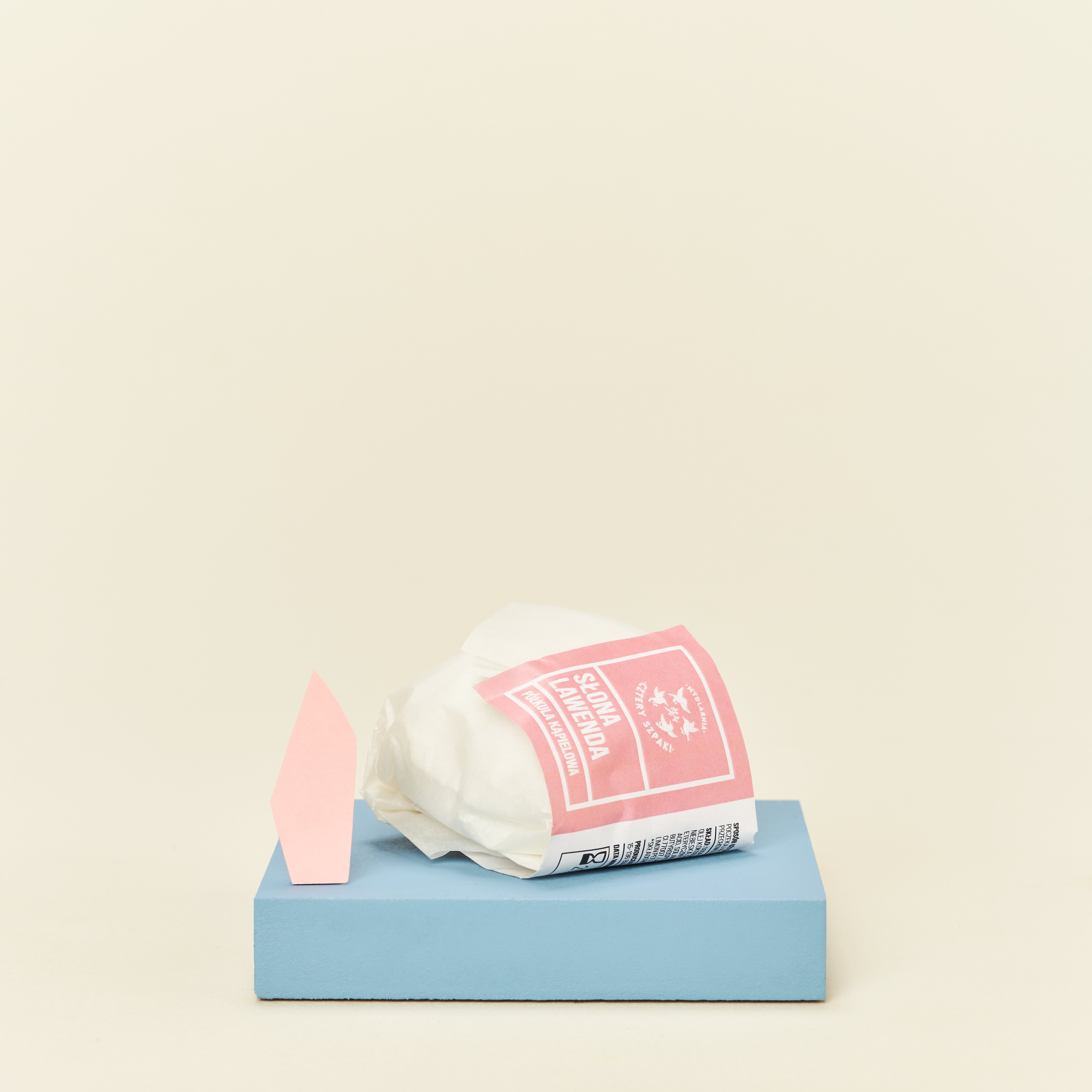 Półkula kąpielowa Słona Lawenda w papierowym opakowaniu