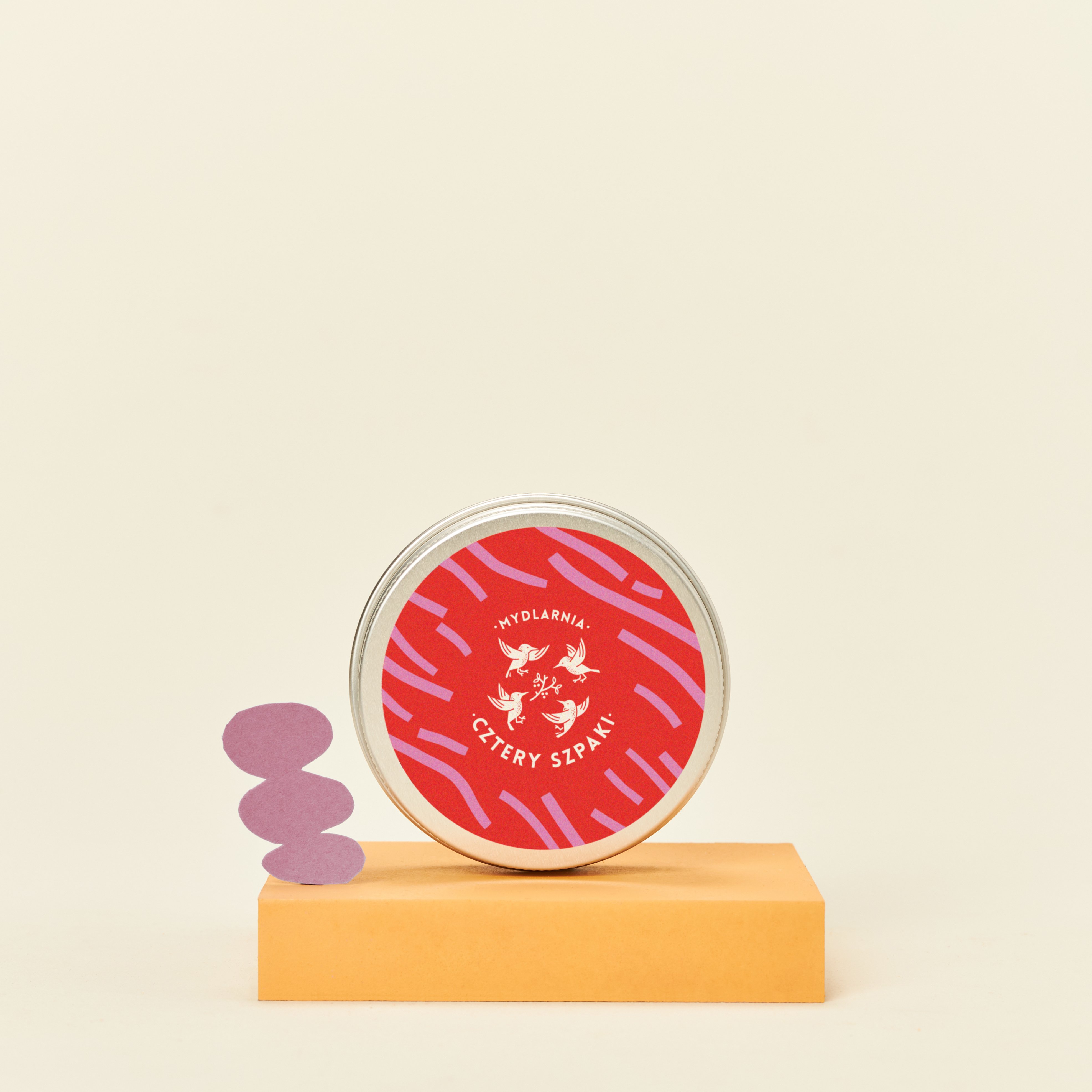 Okrągła aluminiowa puszka na szampon lub odżywkę w kostce z nadrukiem w kolorach czerwonym i różowym oraz białym logo, 4 Szpaki