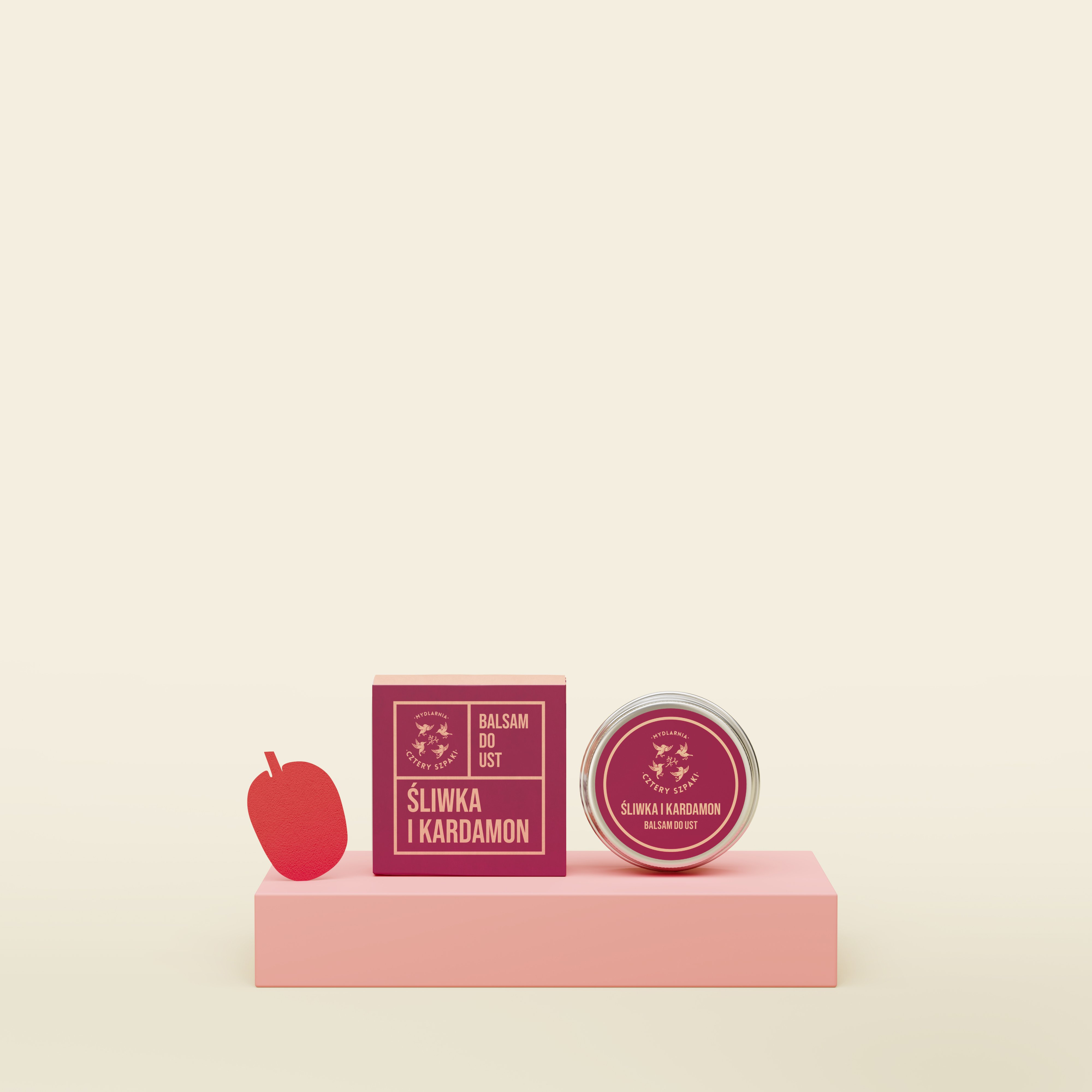 Balsam do ust Śliwka i Kardamon w aluminiowej puszce i w kartoniku. 