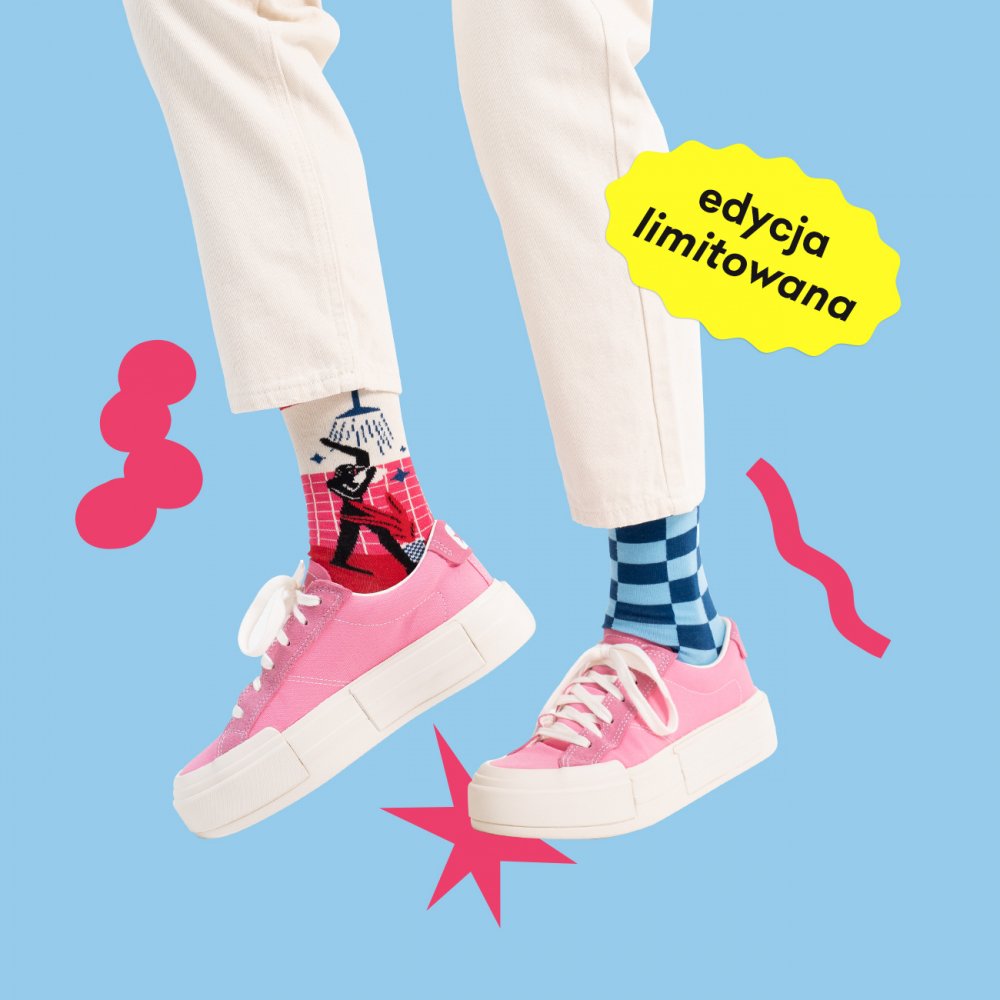 Zdjęcie nóg ze skarpetkami Many Szpak(s). Znacznik: edycja limitowana. 