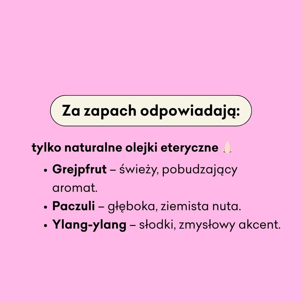 Obraz ma różowe tło z tekstem wyjaśniającym zapachy naturalnych olejków eterycznych. Zawiera grejpfrut dla świeżego, orzeźwiającego aromatu, paczulę dla głębokiej, ziemistej nuty i ylang-ylang dla słodkiego, zmysłowego akcentu.