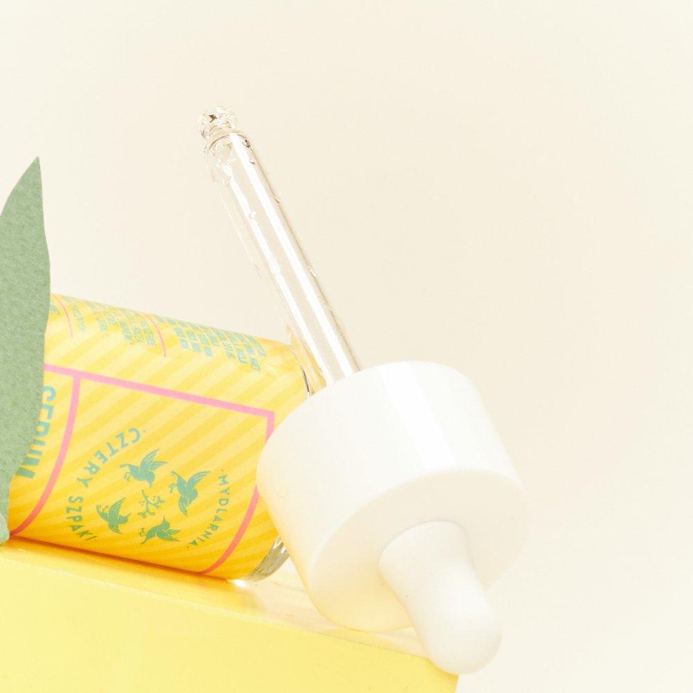 Zbliżenie na serum do końcówek Eukaliptus Cytrynowy.