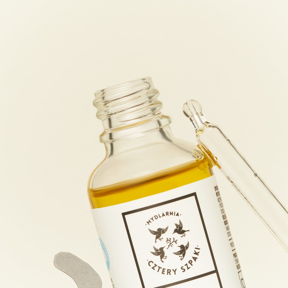 Otwarta butelka serum do włosów niskoporowatych z pipetą. 