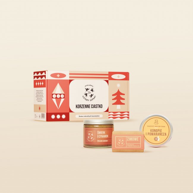 Zestaw kosmetyków. W skład zestawu wchodzi: peeling cukrowy Świerk i Cynamon, mydło w kostce Zimowe oraz mus do ciała Konopie i Pomarańcza. 